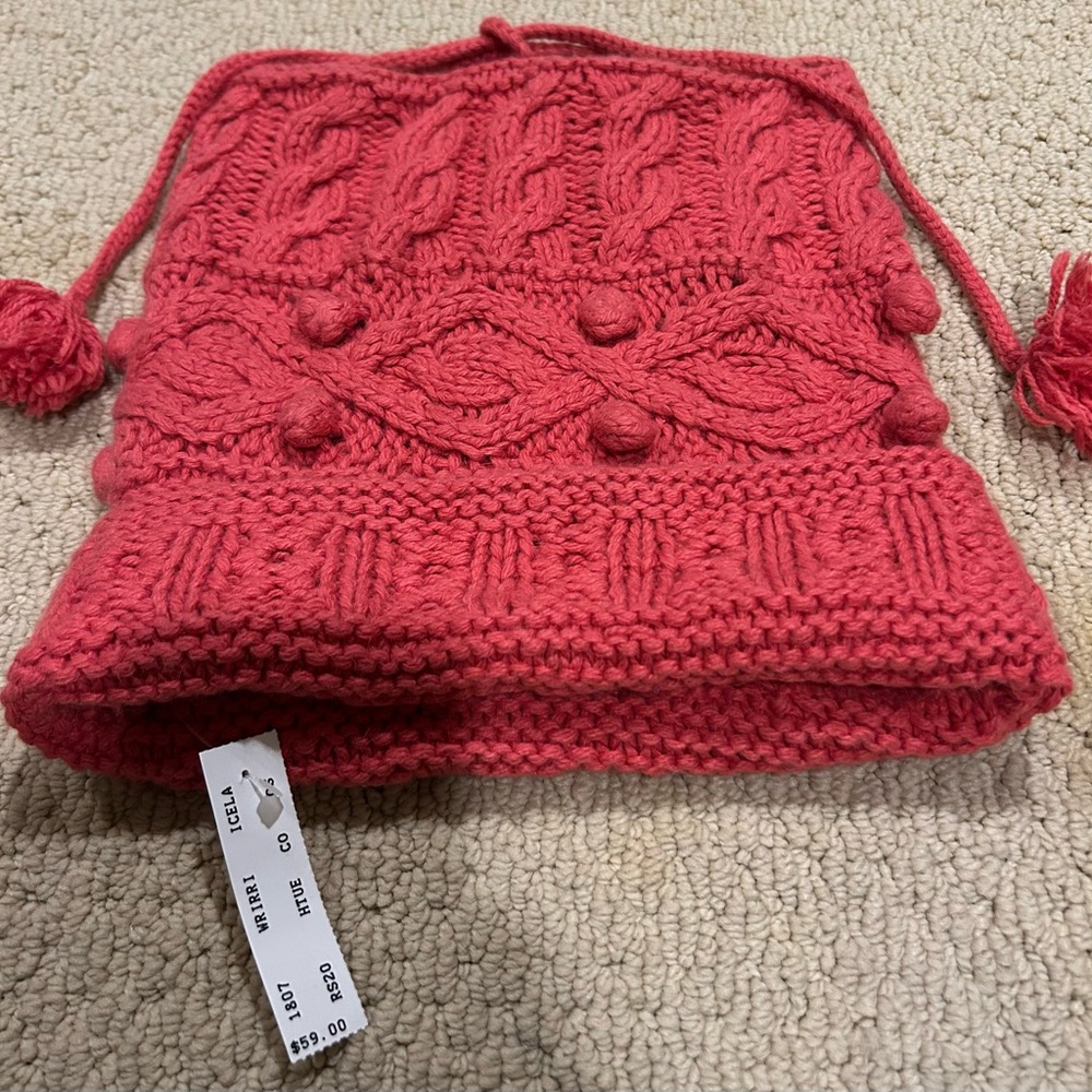 NWT Icelandic Design Red Silk Angora Knit Hat Retail: $59.00 - Picture 4 of 7